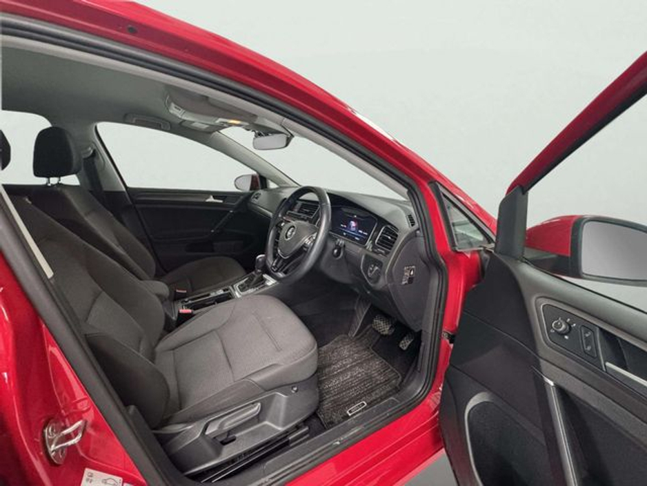 2019 Volkswagen Golf - image 5