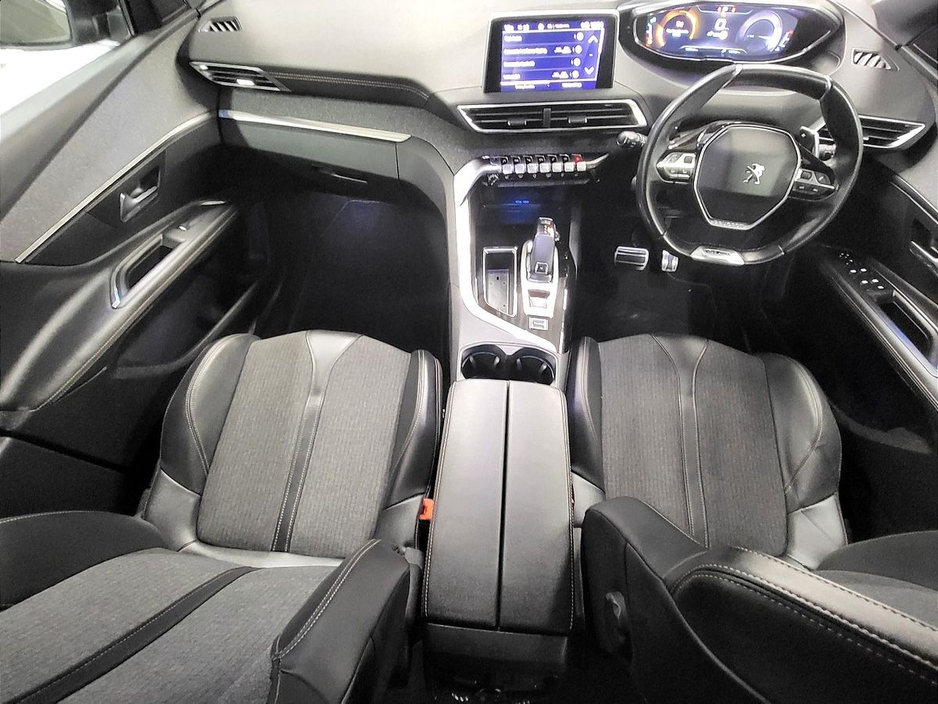 2019 Peugeot 3008 - image 4