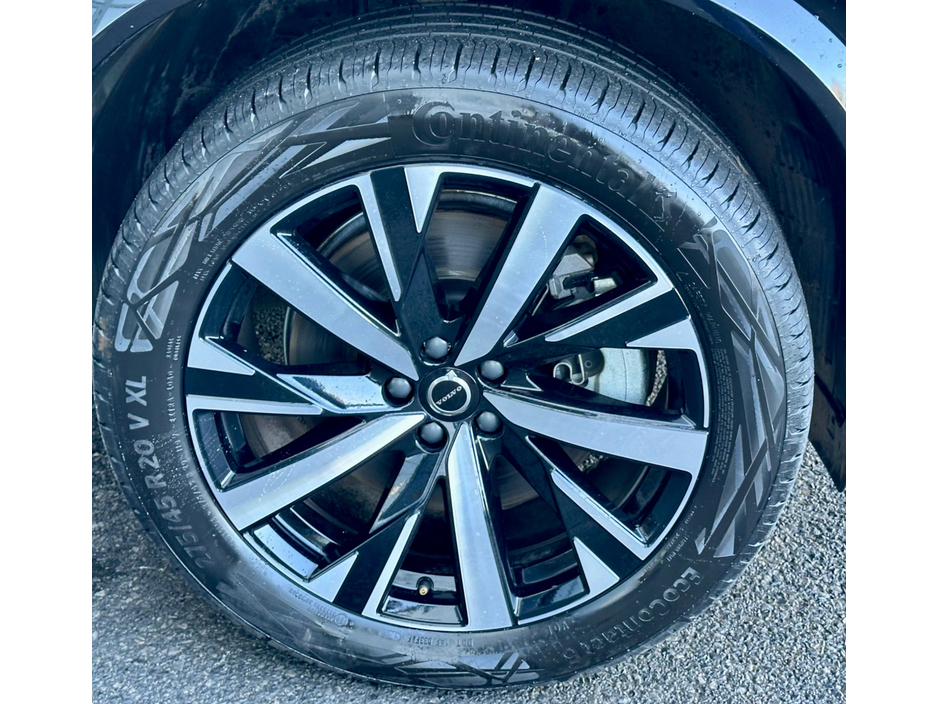 2025 Volvo XC90 CORE T8 PHEV AWD AUTO