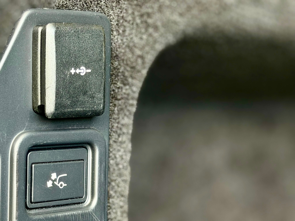 2021 Land Rover Discovery - image 20