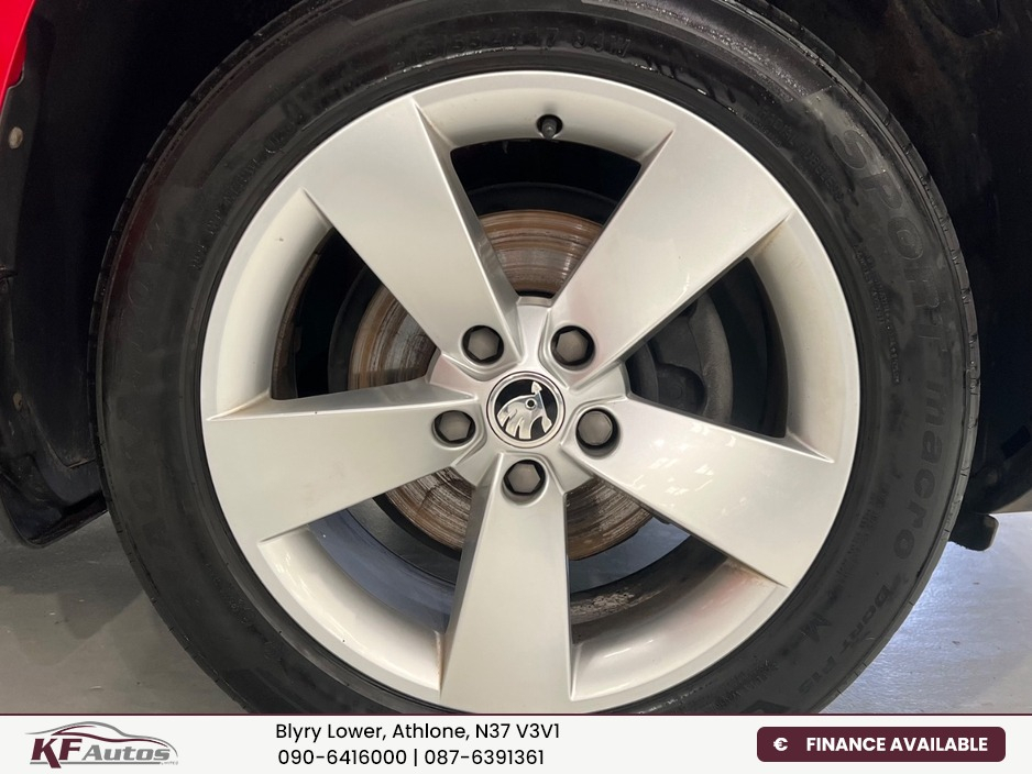 2020 Skoda Karoq - image 10