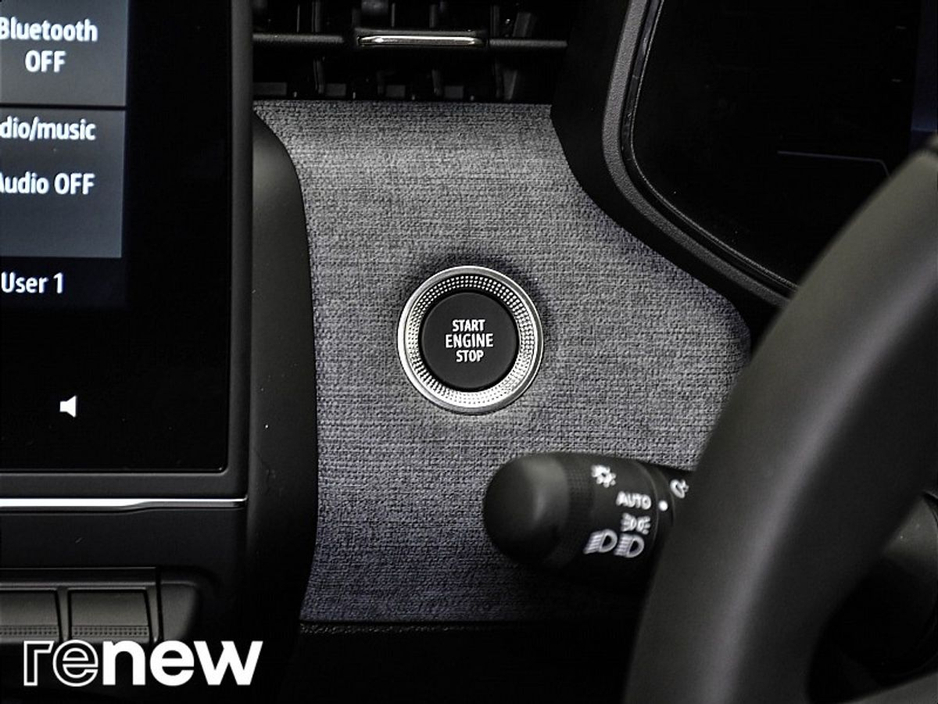 2025 Renault Clio - image 23