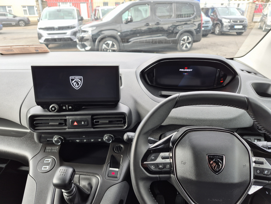 2024 Peugeot Rifter - image 8