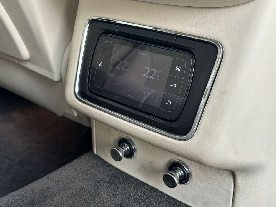 2016 Bentley Bentayga - image 31