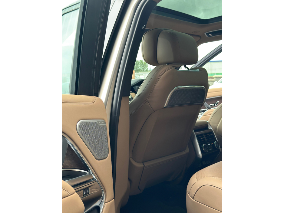 2025 Land Rover Range Rover - image 11