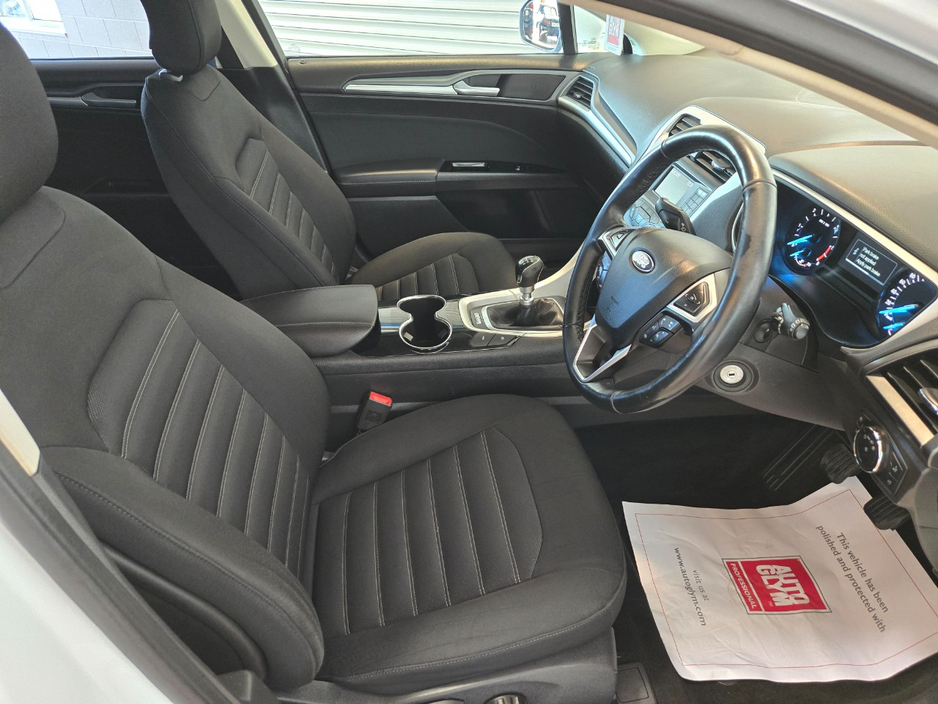 2015 Ford Mondeo - image 17