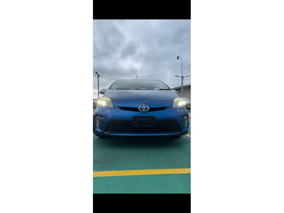 2013 Toyota Prius - image 3