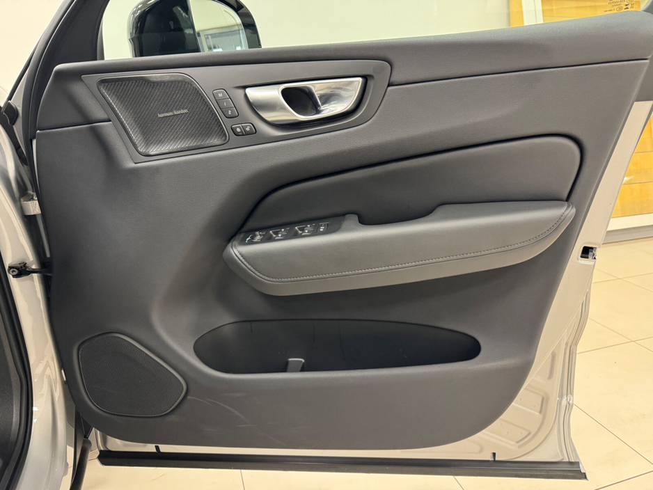 2025 Volvo XC60 T6 AWD PHEV Plus Dark €66,000