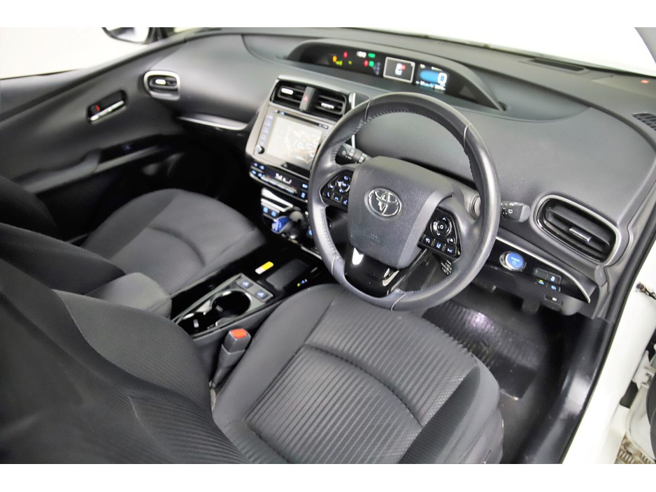 2020 Toyota Prius - image 13