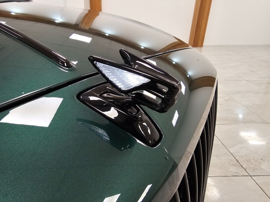 2022 Bentley Flying Spur V6 Hybrid Auto // Racing Green €164,950