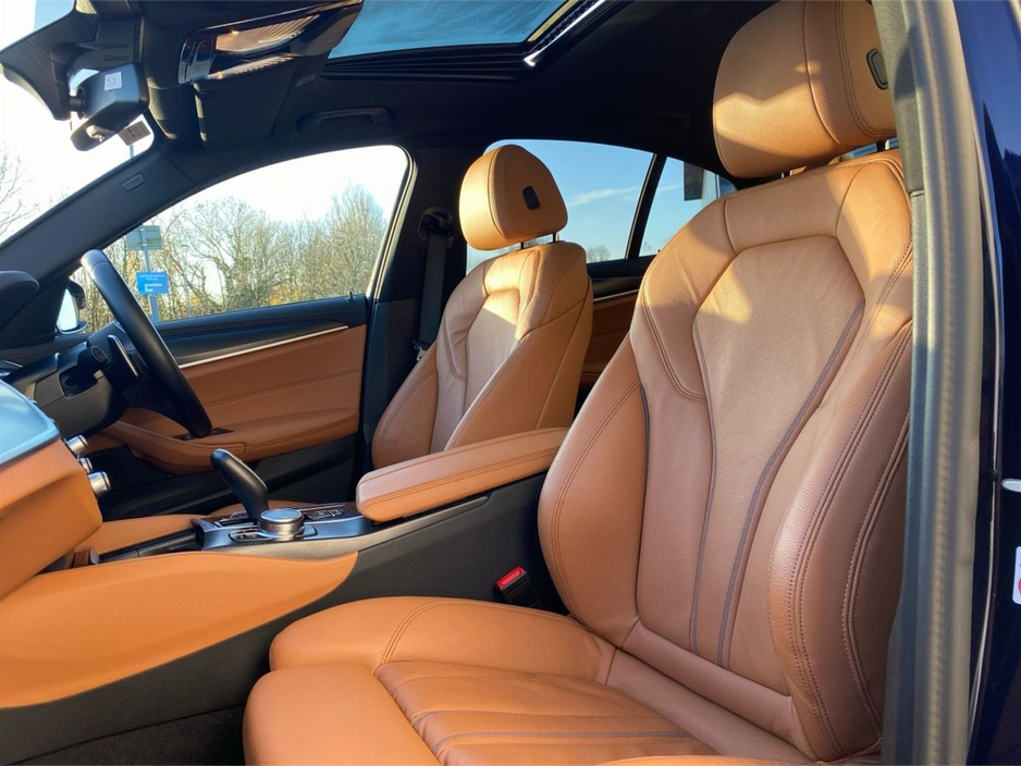 2023 BMW 5 Series - image 12