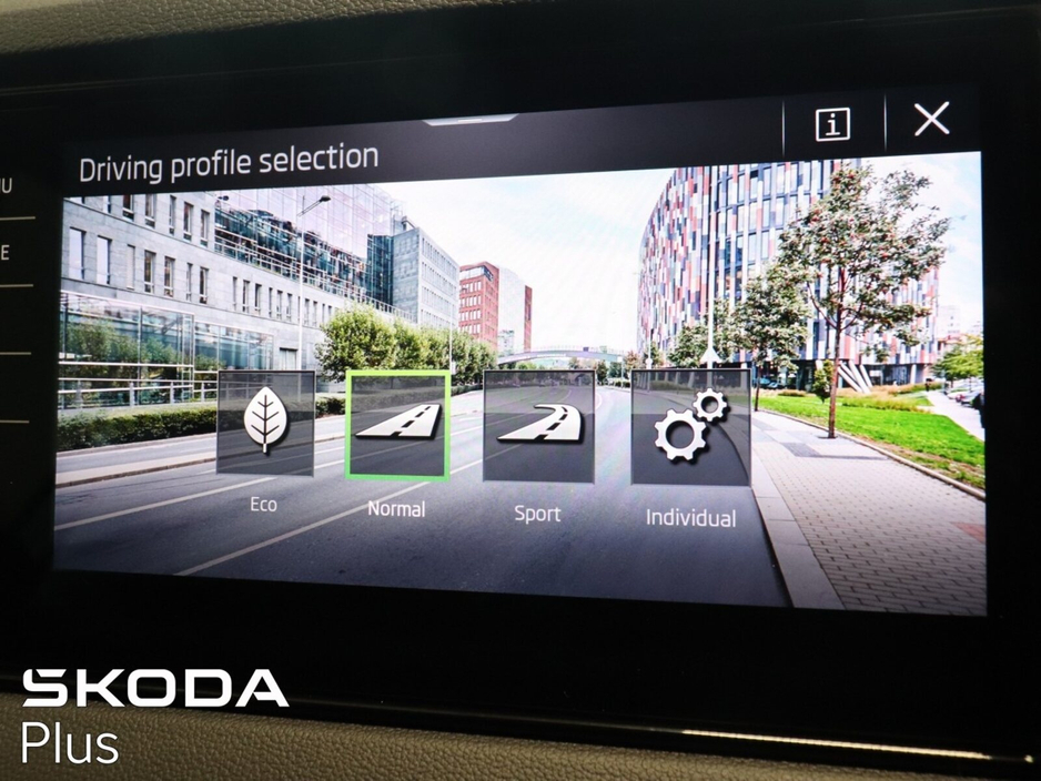 2023 Skoda Karoq - image 18