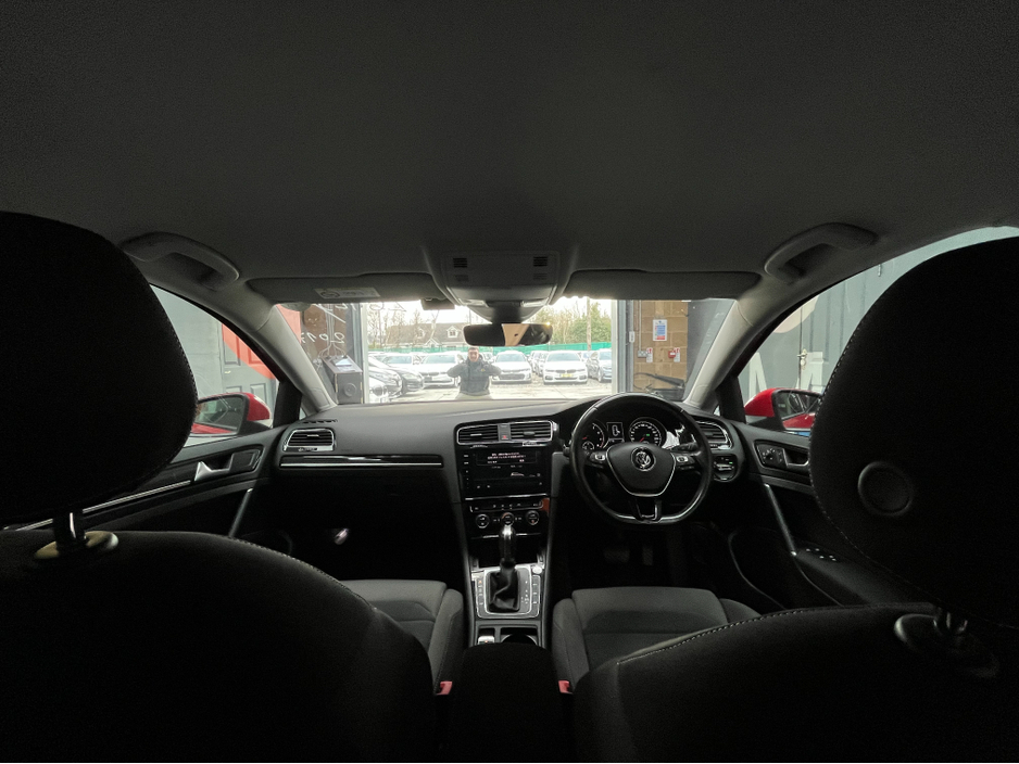 2017 Volkswagen Golf - image 11