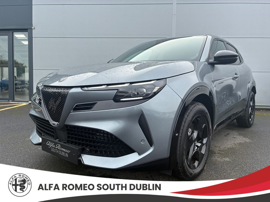 2026 Alfa Romeo Junior Ibrida €44,345