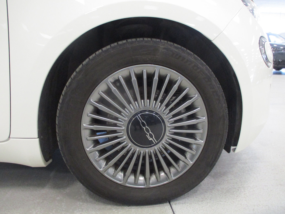 2023 Fiat 500 - image 26