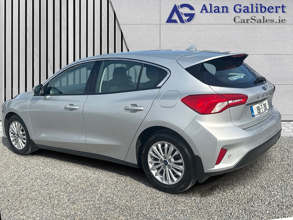2019 Ford Focus - image 2