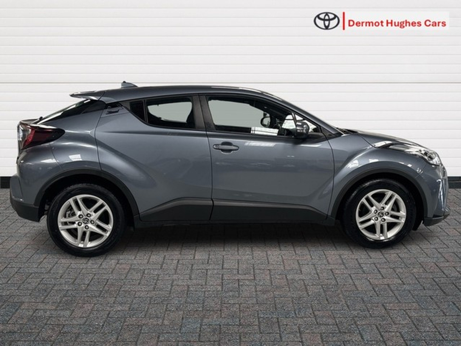 2023 Toyota C-HR - image 3