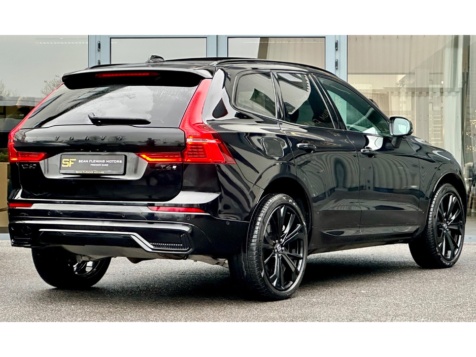 2025 Volvo XC60 - image 3