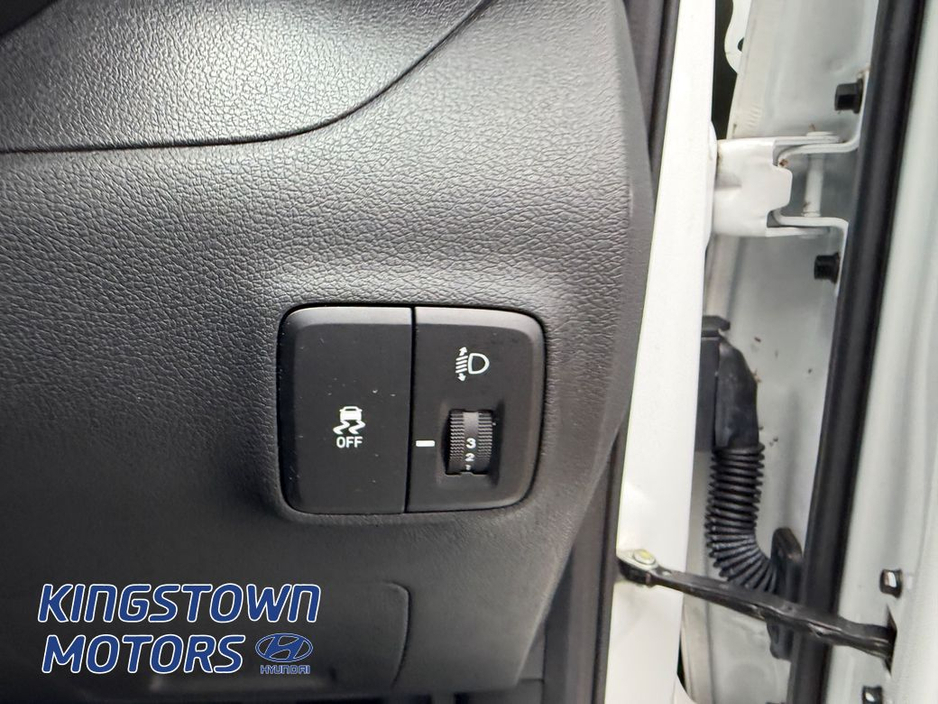 2024 Hyundai i10 - image 10