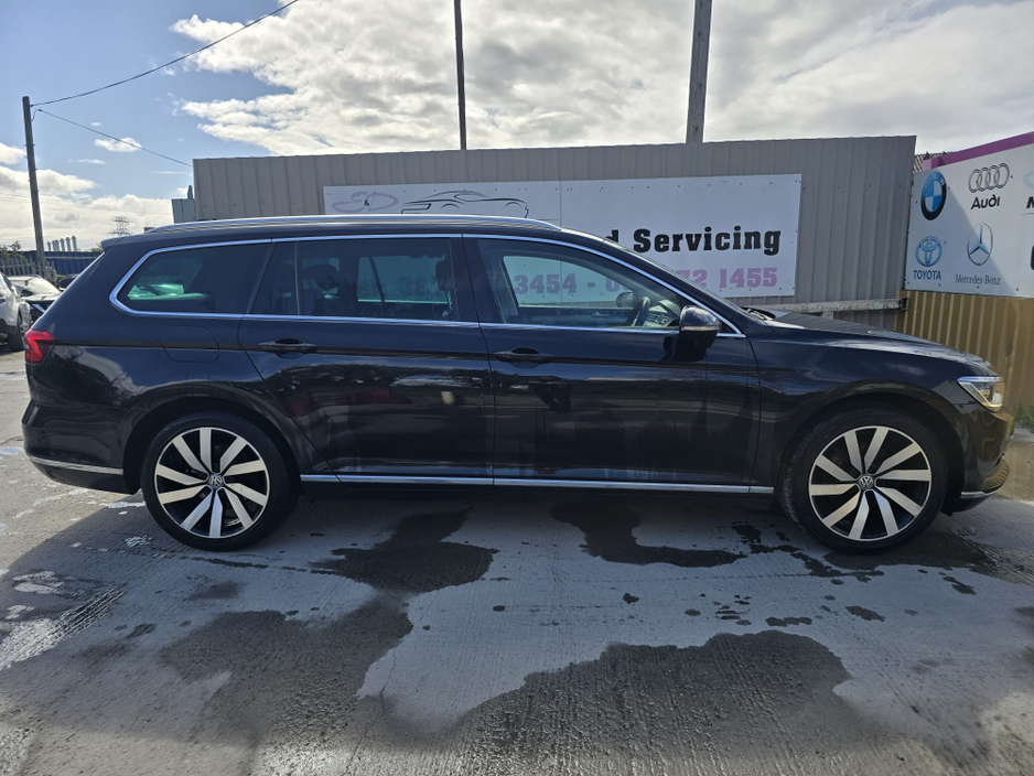 2016 Volkswagen Passat - image 24