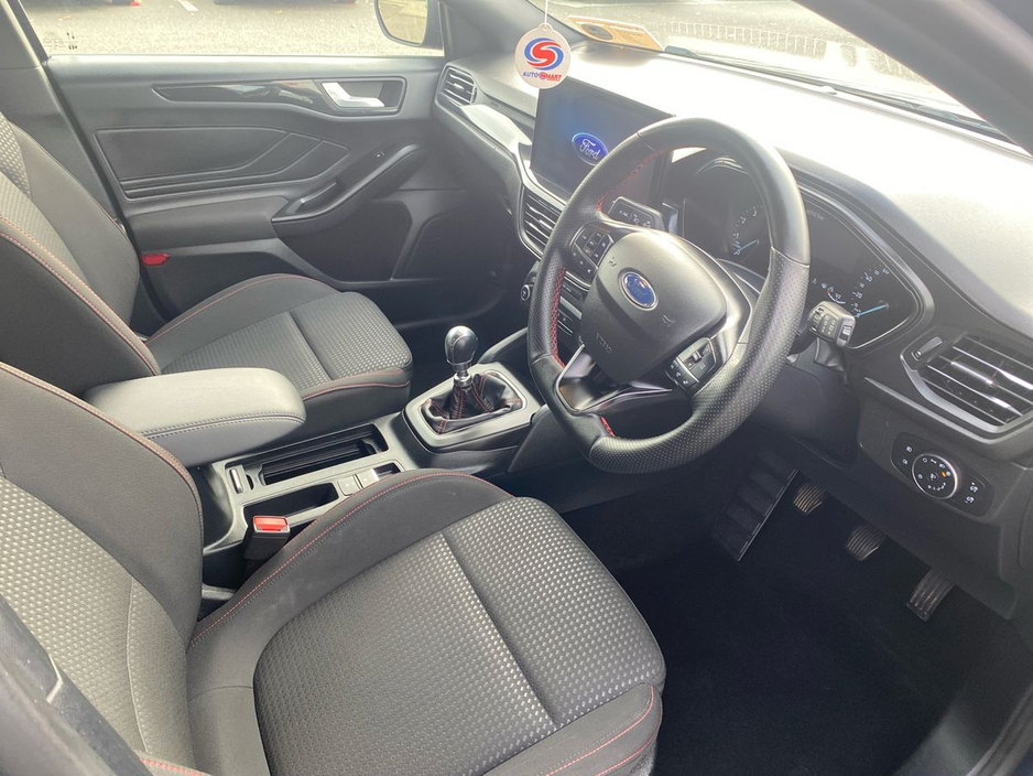 2022 Ford Focus - image 6