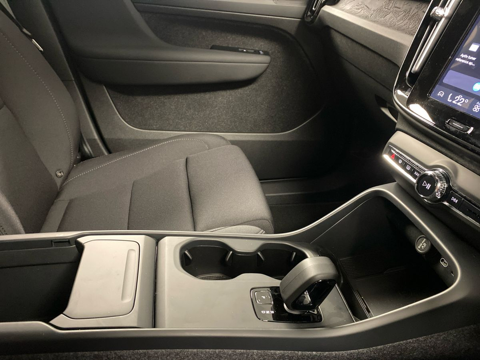 2026 Volvo EC40 - image 13