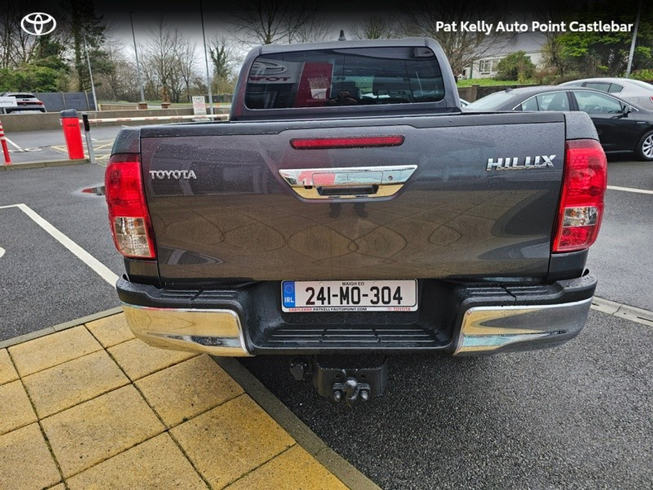 2024 Toyota Hilux - image 4