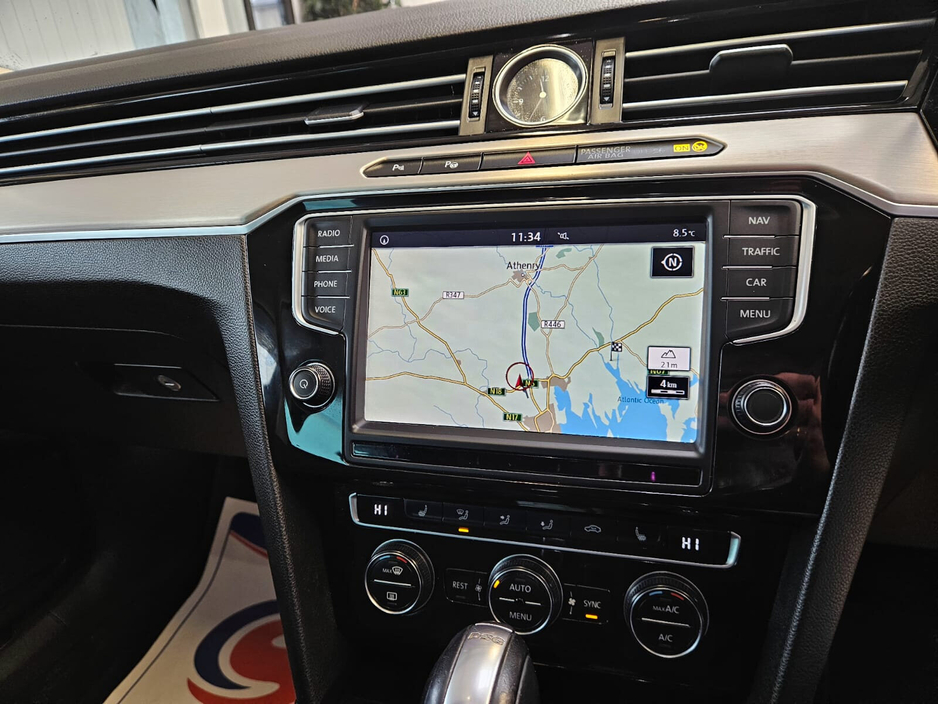 2016 Volkswagen Passat - image 14