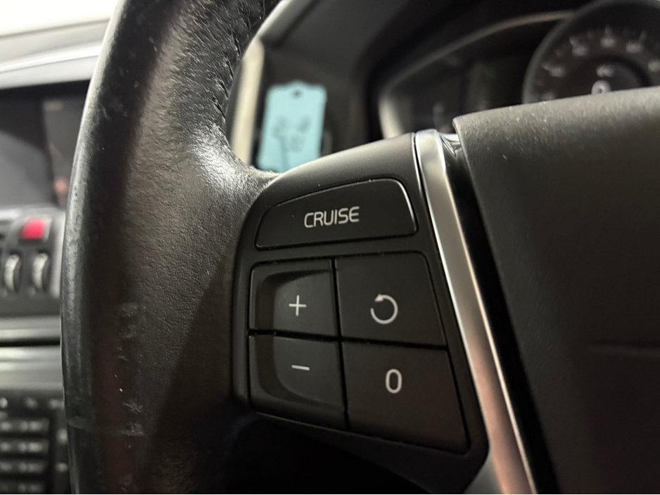 2017 Volvo XC60 SE NAV D4 2.0 TD B4 R-DESIGN MHEV 197BHP €15,950