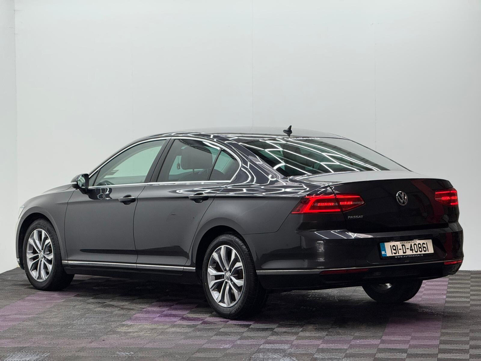 2019 Volkswagen Passat - image 6