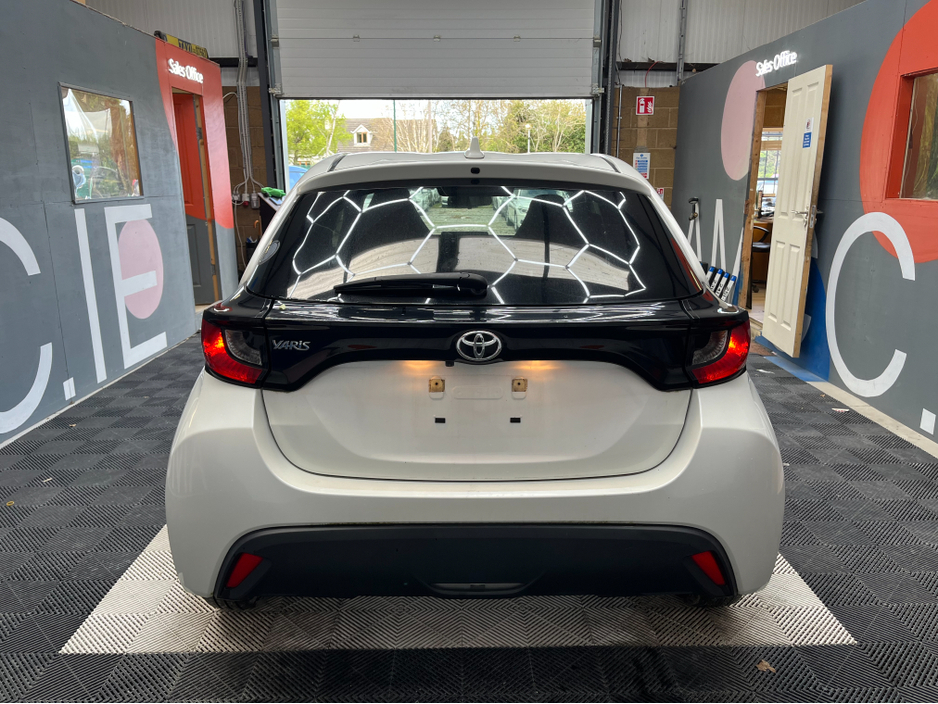 2021 Toyota Yaris - image 3