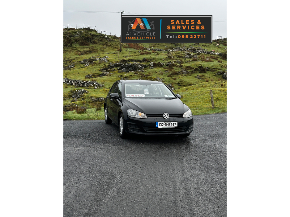 2013 Volkswagen Golf - image 2