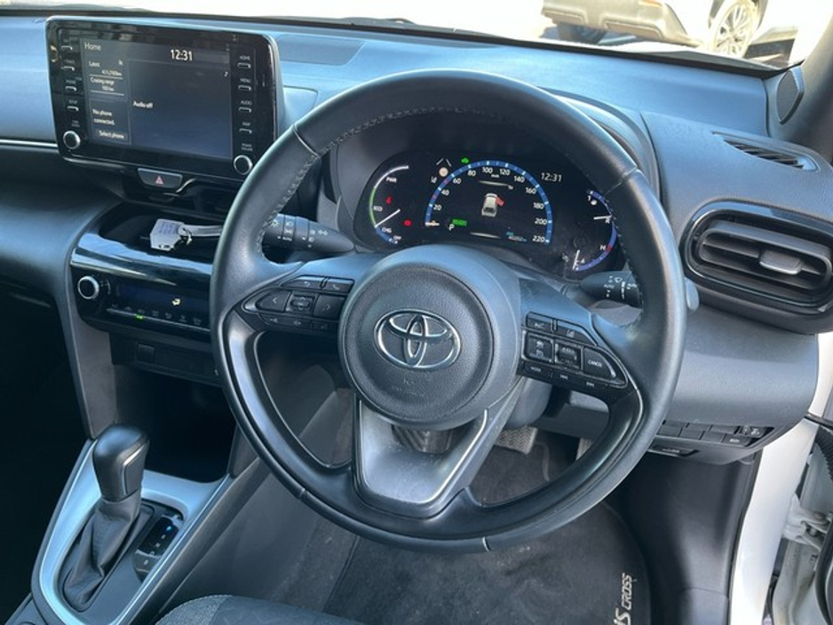 2023 Toyota Yaris Cross - image 9