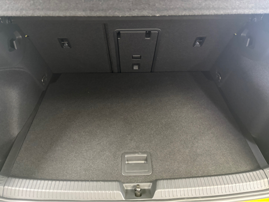 2021 Volkswagen Golf - image 9