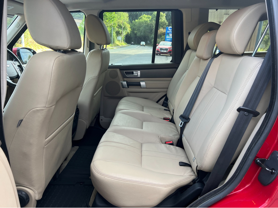 2016 Land Rover Discovery - image 10