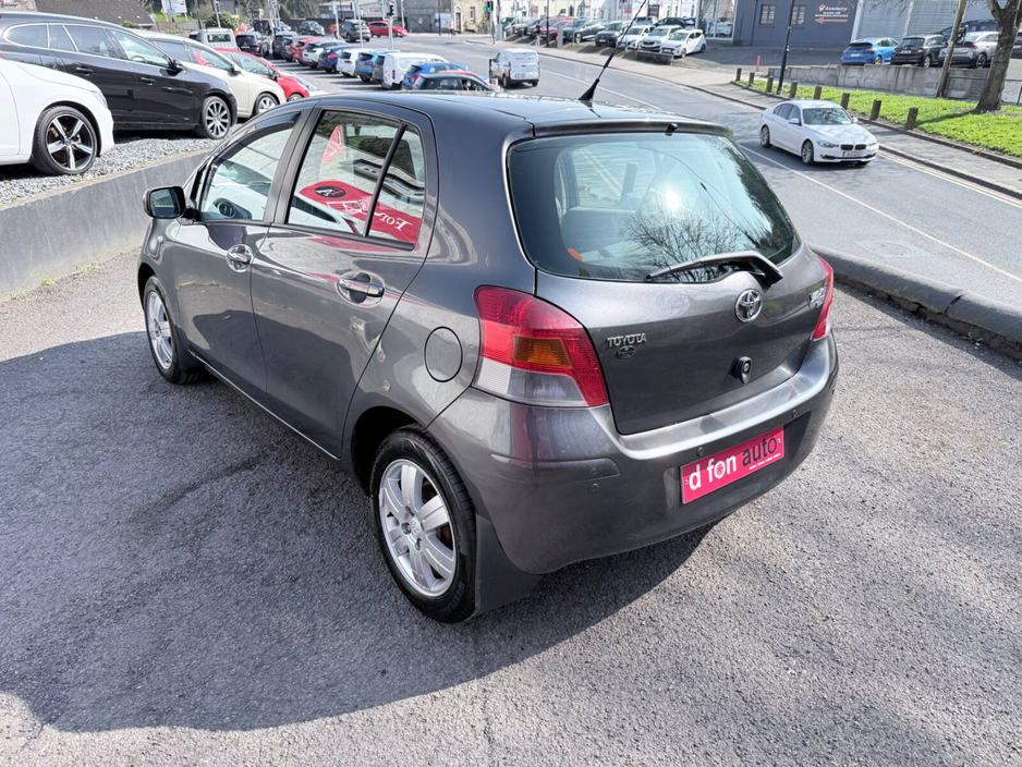 2009 Toyota Yaris - image 10