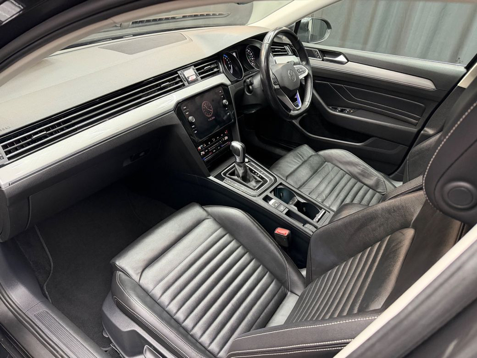 2022 Volkswagen Passat GTE S-A DSG €25,450