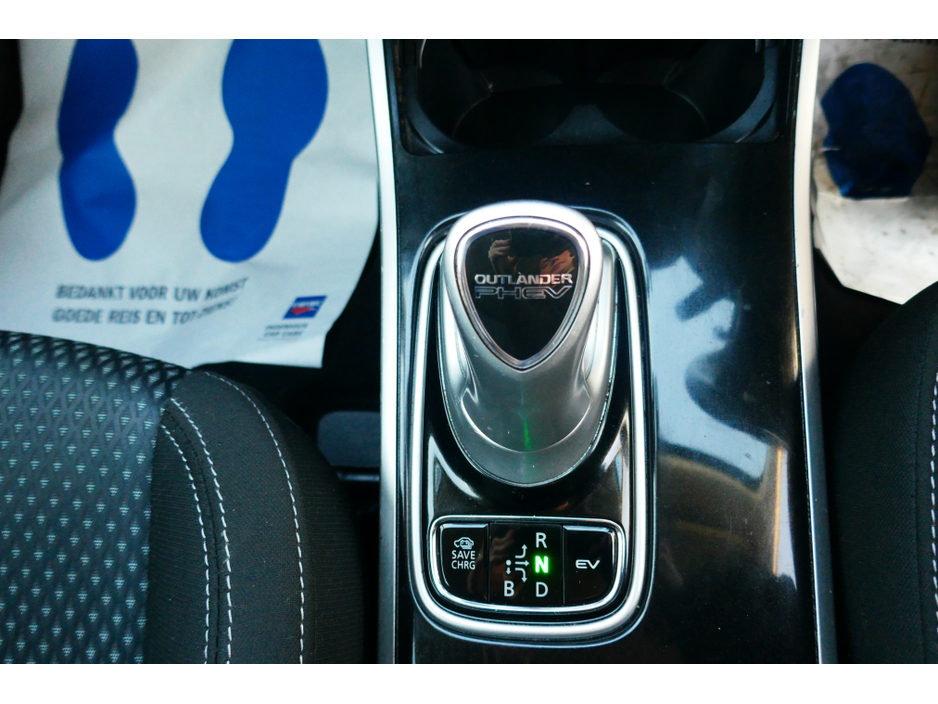 2020 Mitsubishi Outlander - image 17