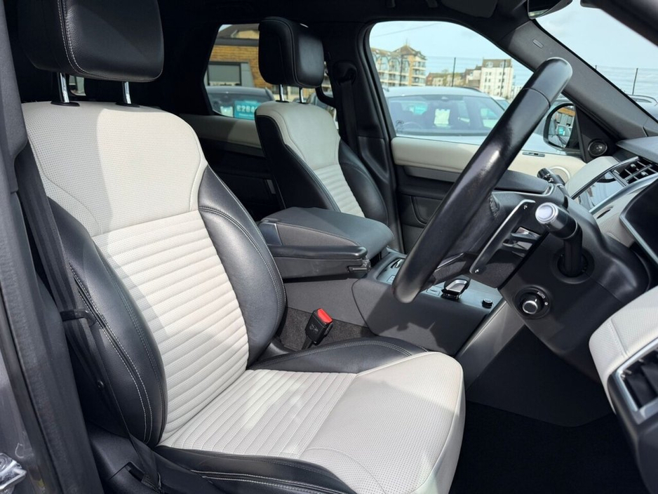 2021 Land Rover Discovery - image 10