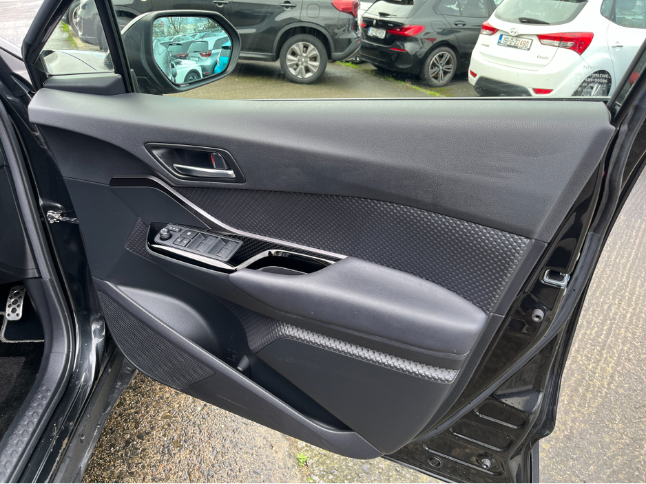 2022 Toyota C-HR GR SPORT AUTOMATIC HYBRID 1.8 PETROL //HALF LEATHER HEATED SEATS//ADAPTIVE CRUISE CONTROL//KEYLESS ENTRY//REVERSE CAMERA// €29,950