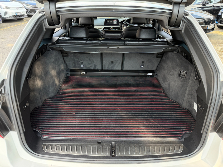 2018 BMW 5 Series - image 23