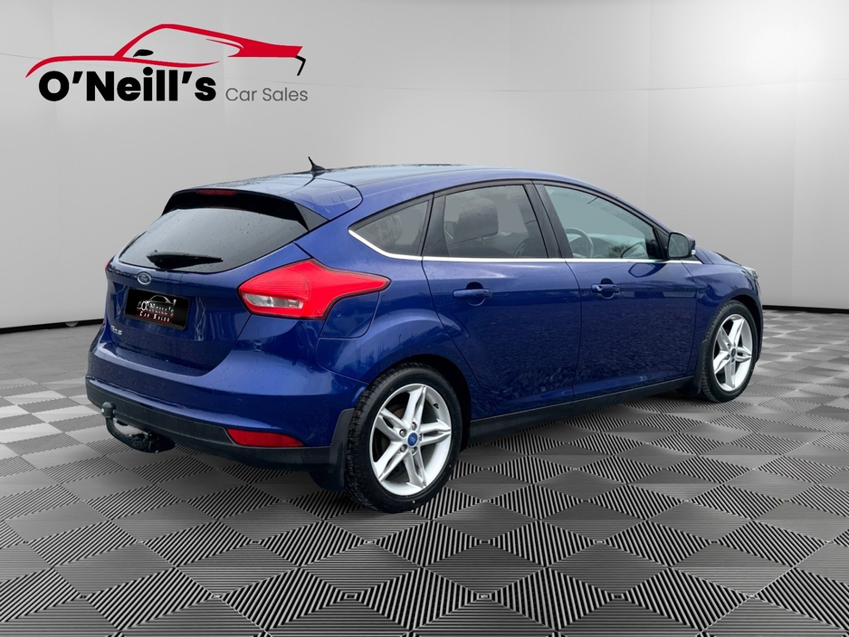 2016 Ford Focus - image 3