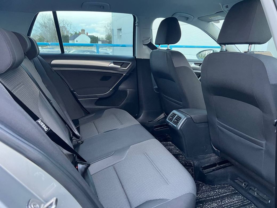 2014 Volkswagen Golf - image 8