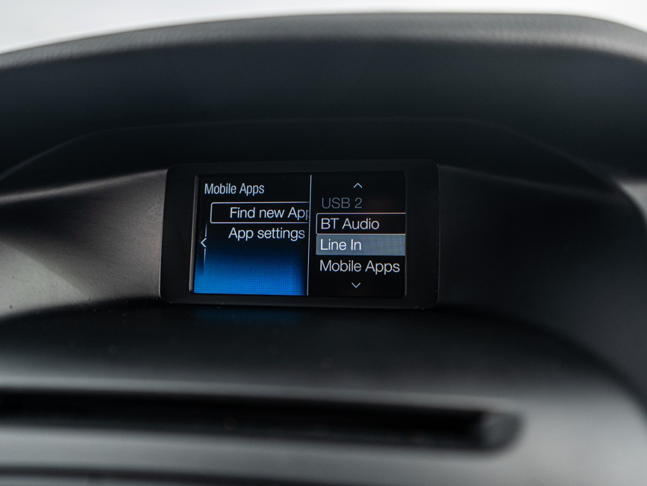 2015 Ford Focus - image 21