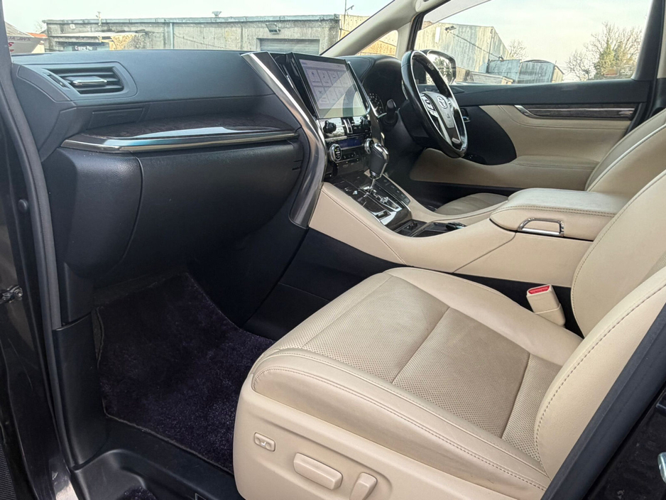 2021 Toyota Alphard - image 15