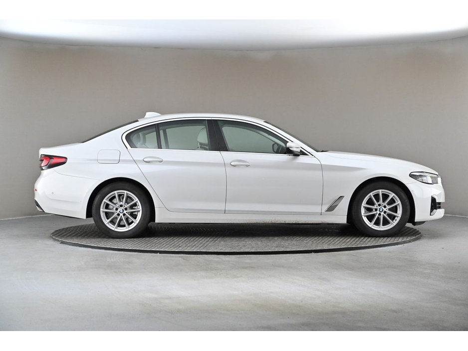 2021 BMW 5 Series - image 11