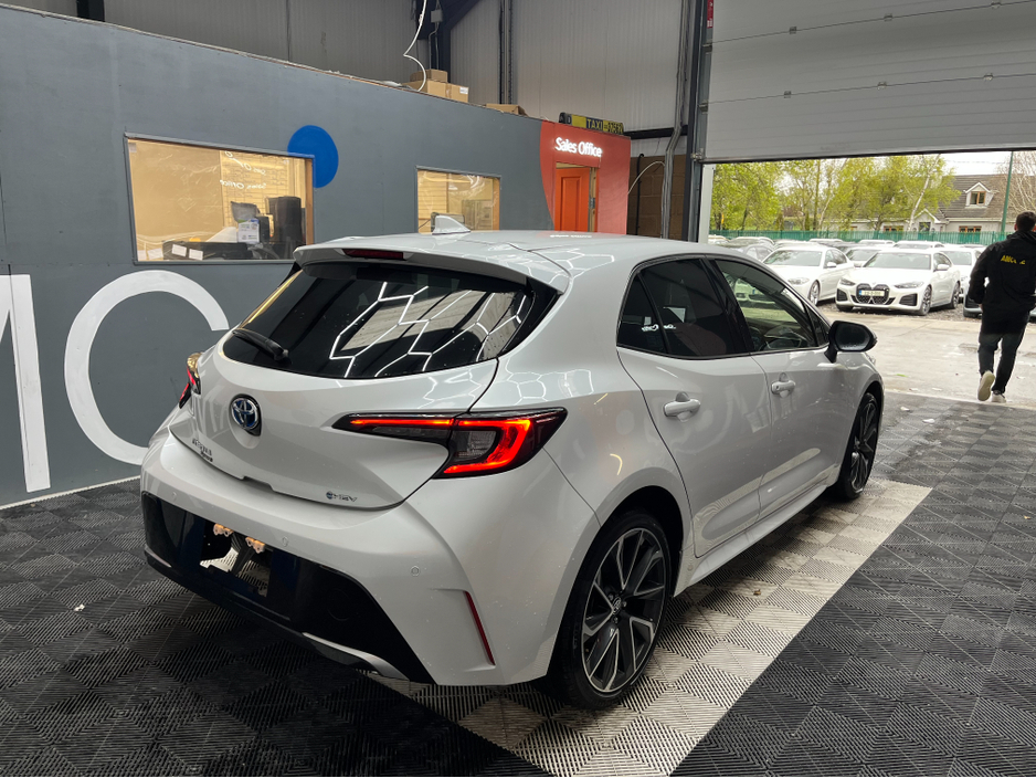 2025 Toyota Corolla - image 2