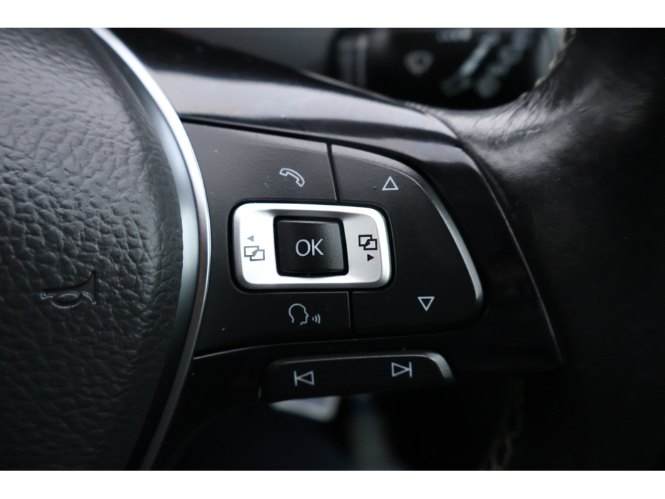 2016 Volkswagen Golf LOUNGE Low Mileage Huge Spec €13,995