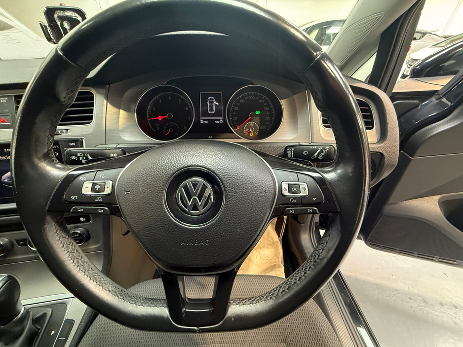 2015 Volkswagen Golf - image 9