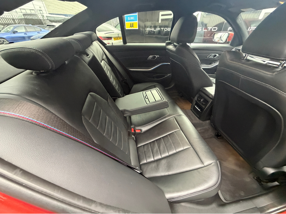 2020 BMW 3 Series - image 13